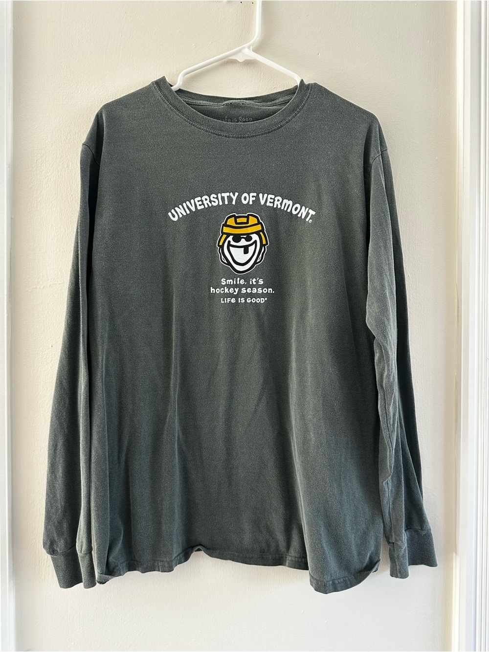 Life is Good Men's University of Vermont Long Sleeve T-Shirt - Charcoal
